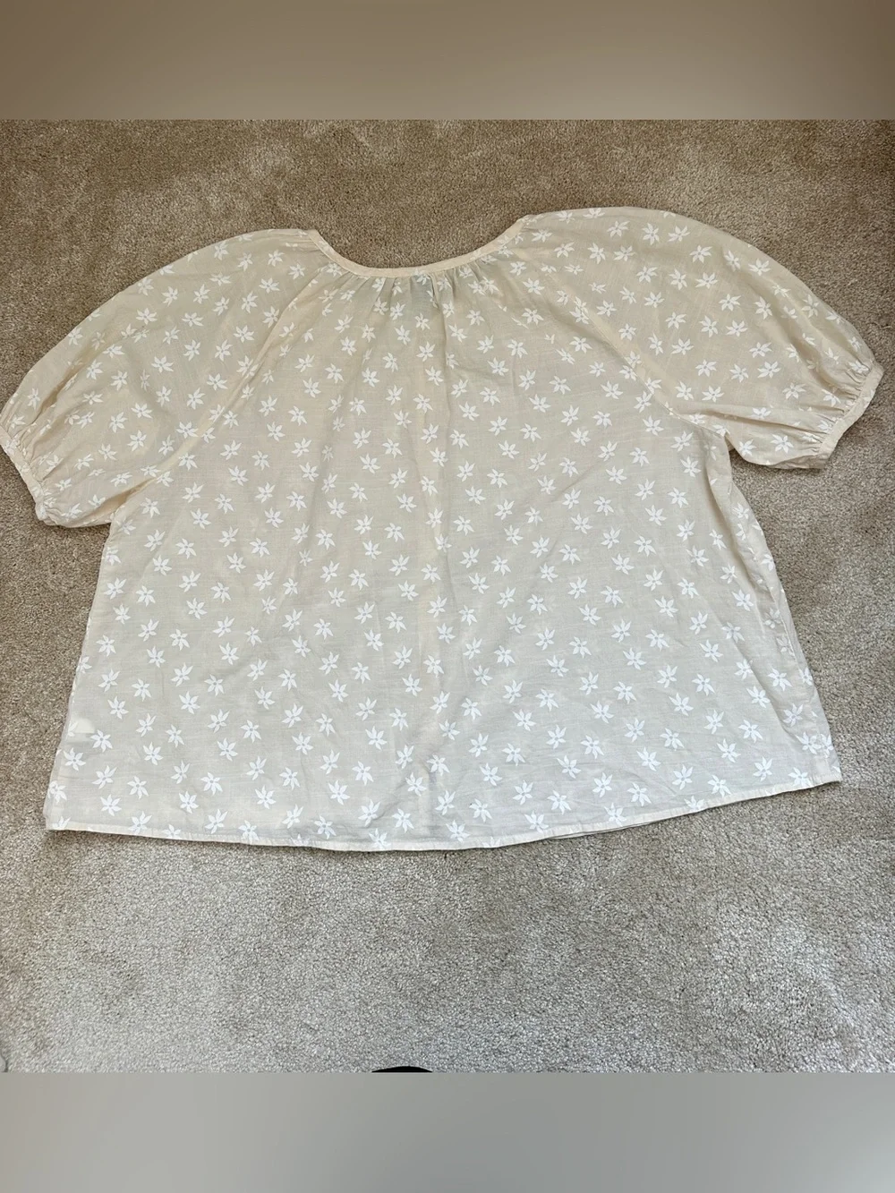 Universal Thread Cream Floral Print Short Sleeve Blouse – Size L